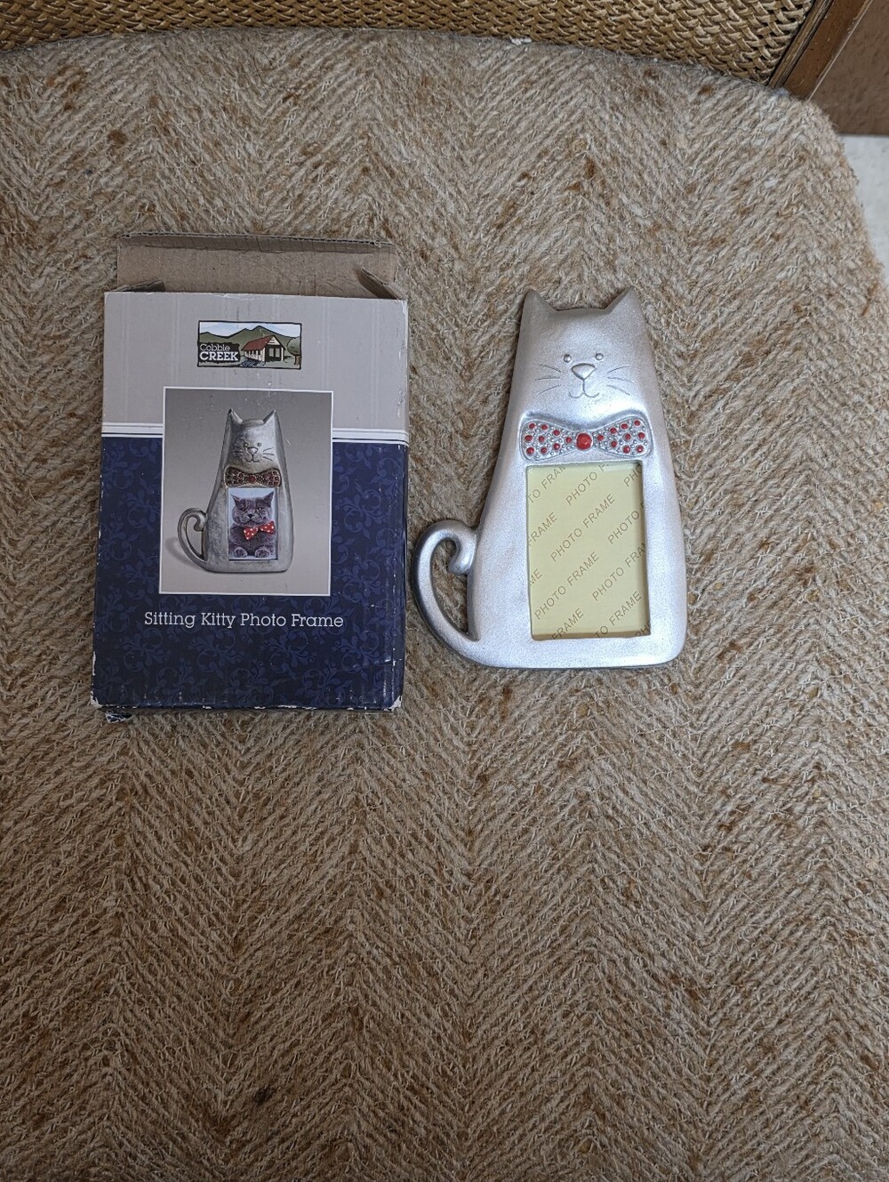 Cobble Creek Sitting Kitty Photo Frame - Silver